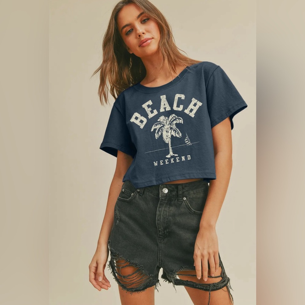 3/$30🍀Graphic design cropped Tshirts.